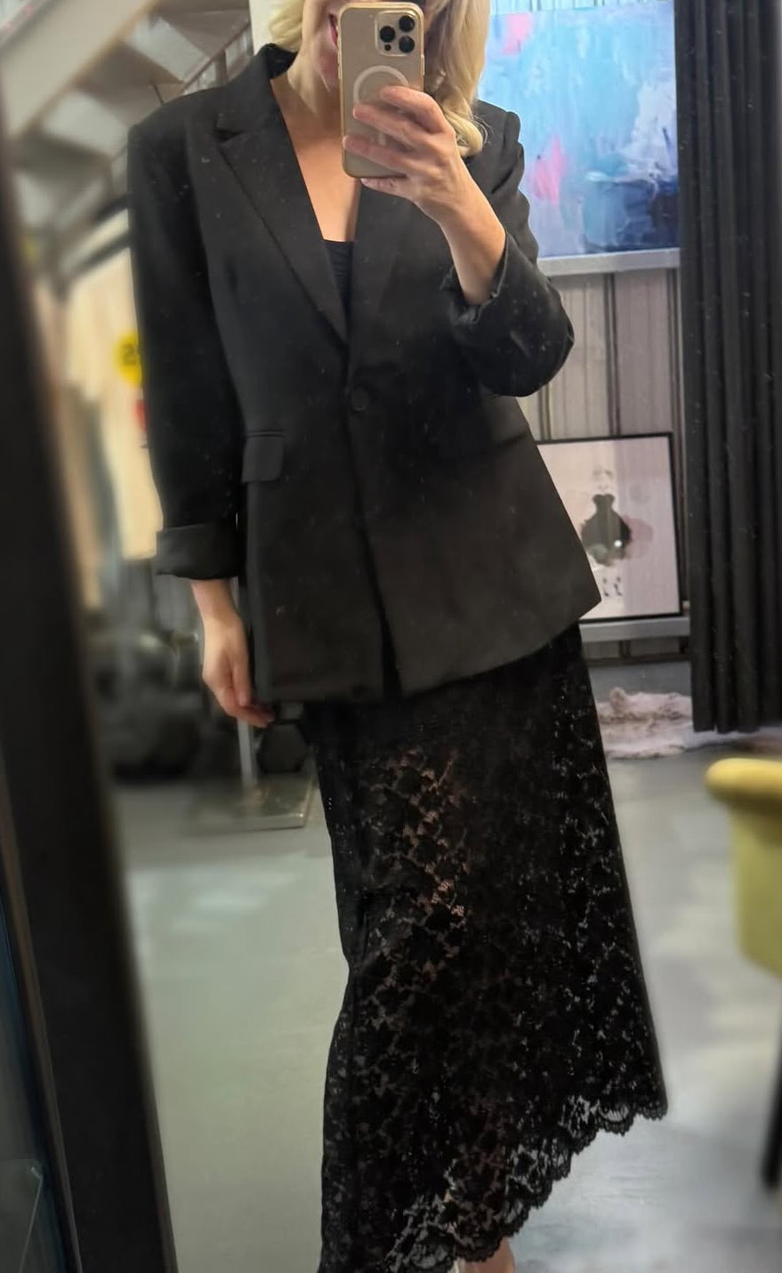 VENUS LACE SKIRT